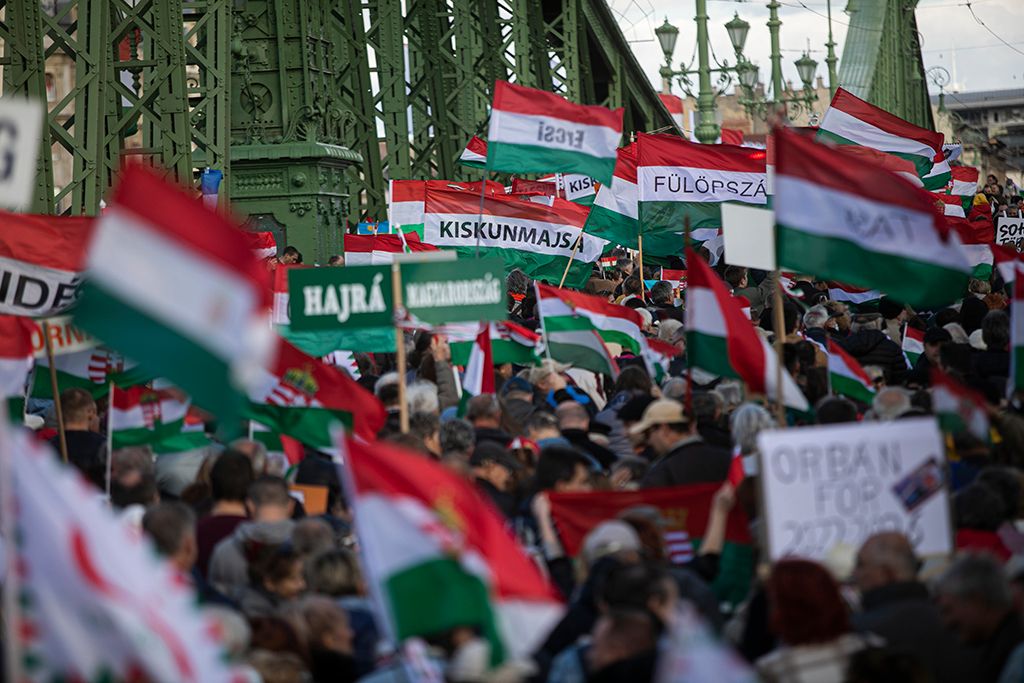 Hatalmas tömeg a Békemeneten 8-HPGy