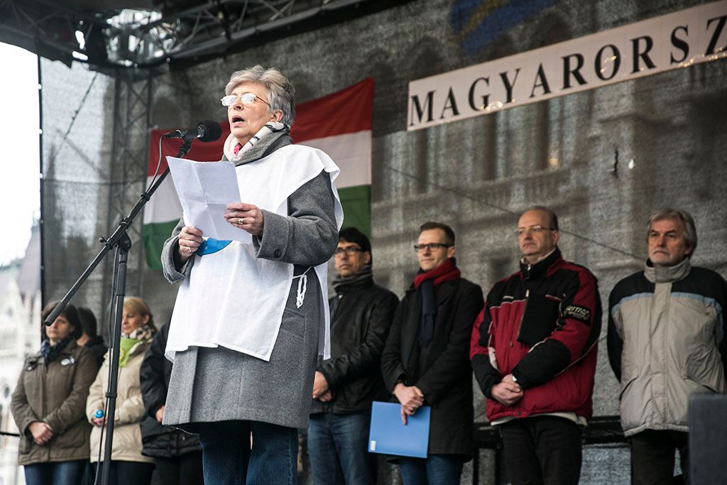 Parlament előtt tüntettek a tanárok 2016.02.13. foto:Horváth Péter Gyula