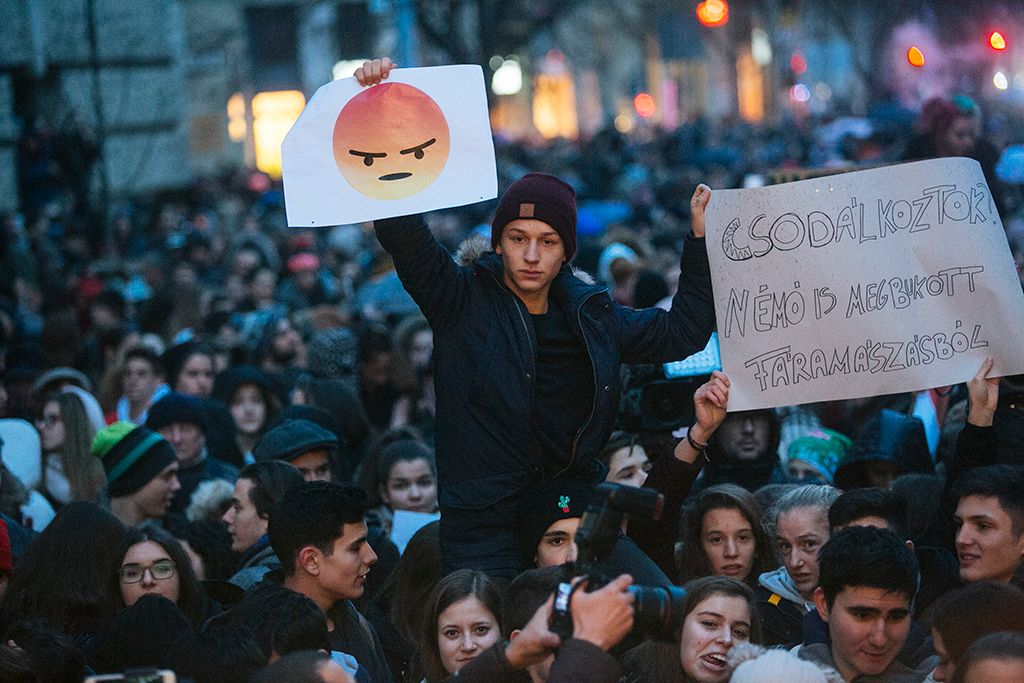 A Demonstrálj az oktatásért címmel a közösségi médiában meghirdetett tüntetés az Alkotmány utcában a Kossuth térnél 2018. január 19-én.Fotó: Horváth Péter Gyula