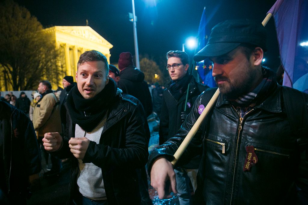 Soproni Tamás a Momentum Mozgalom alelnöke a Jobbik tüntetésén a Fidesz székháza előtt Budapesten 2017. december 15-én. Fotó :Horváth Péter Gyula