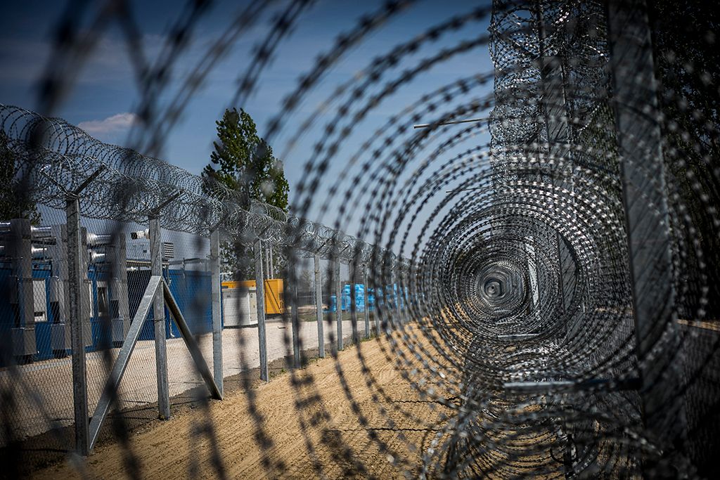 150 beteg befogadására alkalmas mobil járványügyi kórház a Kiskunhalasi Országos Büntetés-végrehajtási Intézet területén  2-HPGy