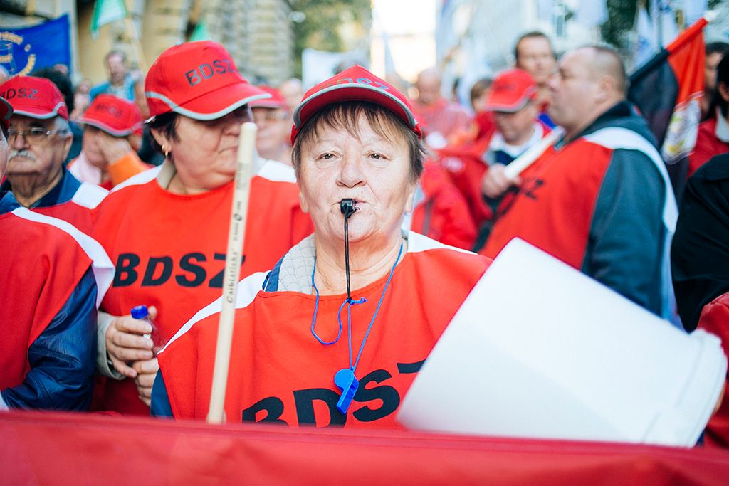 Szakszervezetek demonstrációja a Cafeteria visszaállításáért a Magyar Nemzeti Bank székháza előtt, a Szabadság téren 2018. november 6-án. Fotó: Horváth Péter Gyula / PS