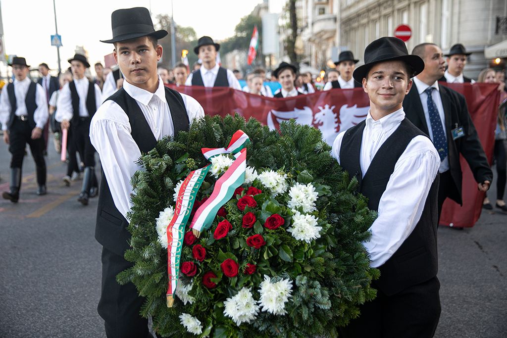 Ünnepi fáklyás felvonulás Budapesten 18-HPGy