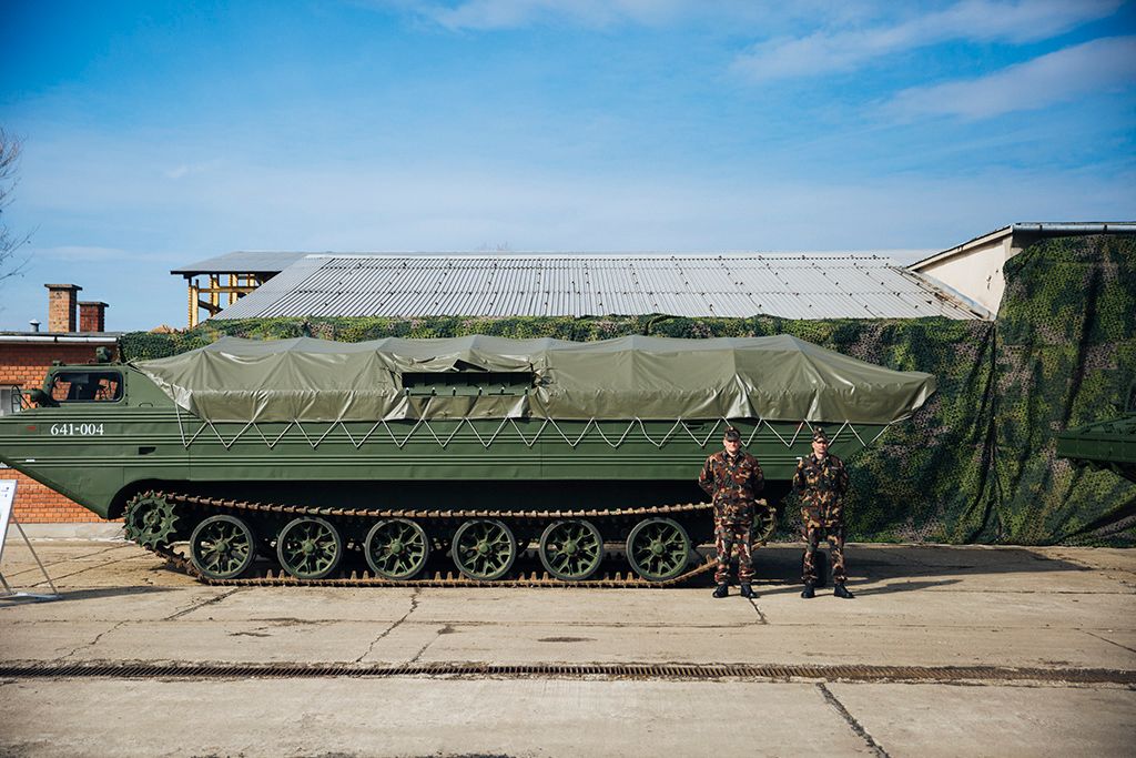 Kétmilliárd forintos beszerzés katasztrófavédelemre a Magyar Honvédség katasztrófavédelmi beavatkozási képességének fejlesztése érdekében, több mint kétmilliárd forint értékben beszerzett eszközök átadásán a Magyar Honvédség XVI. kerületi anyagellátó raktárbázisán Fotó: Horváth Péter Gyula