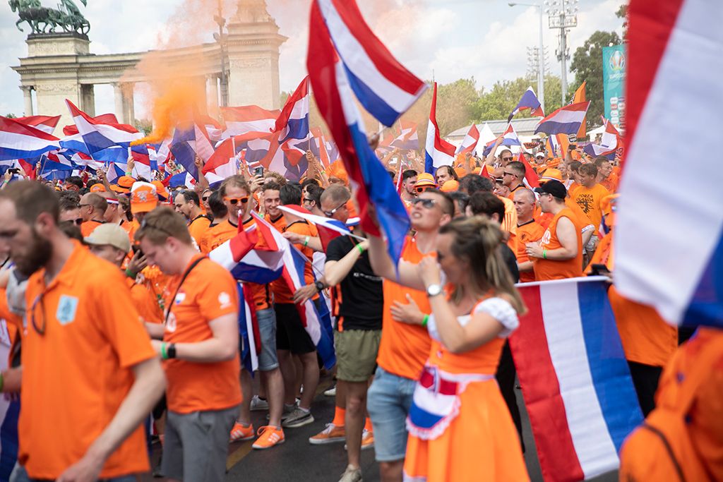Bulival hangoltak a holland szurkolók az esti mérkőzésre 28-HPGy