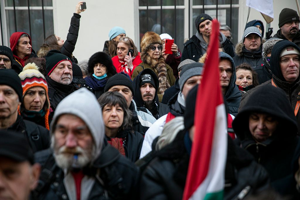 Tüntettek az oltásellenesek-utcán a Mi Hazánk 9-HPGy