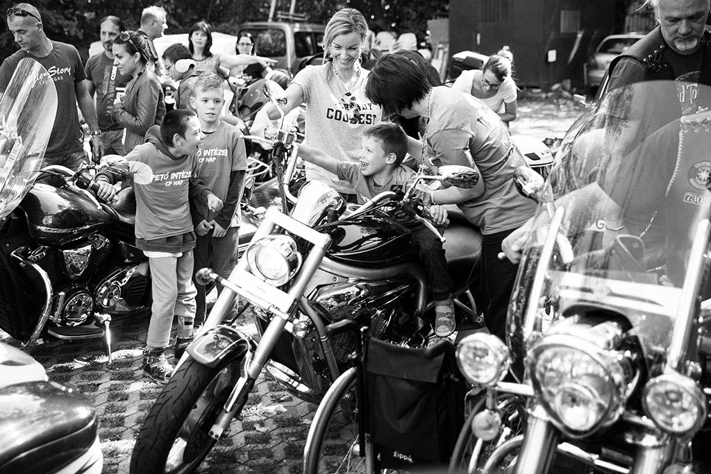 Résztvevők a Pető Intézet rendhagyó, motoros felvonulással egybekötött tanévnyitóján Fotó: Horváth Péter Gyula