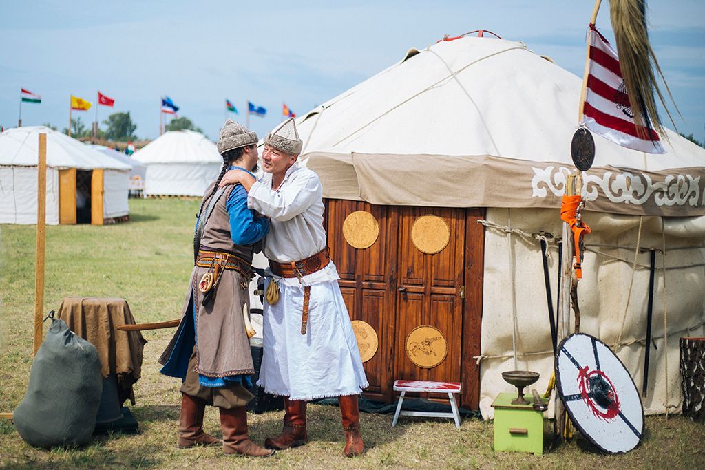 Magyar Törzsi Gyűlés ( Kurultáj ) Bugacon 2018. augusztus 10-én. Európa legnagyobb hagyományőrző rendezvényén csaknem négyszáz hagyományőrző csoport mutatkozik be augusztus 10-től 12-ig. Fotó: Horváth Péter Gyula