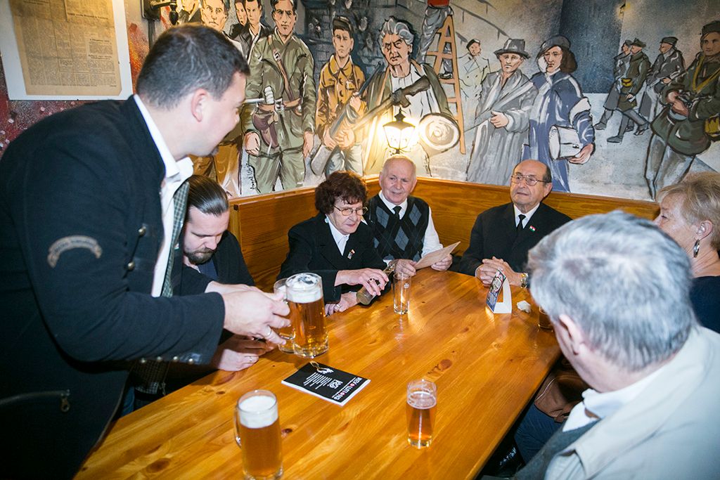 Varga János Trencsényi László és Wittner Mária szabadságharcosoka  Halhatatlanok napján a Revolution ’56 Szabadságharcos Sörözőben.Fotó: Horváth Péter Gyula