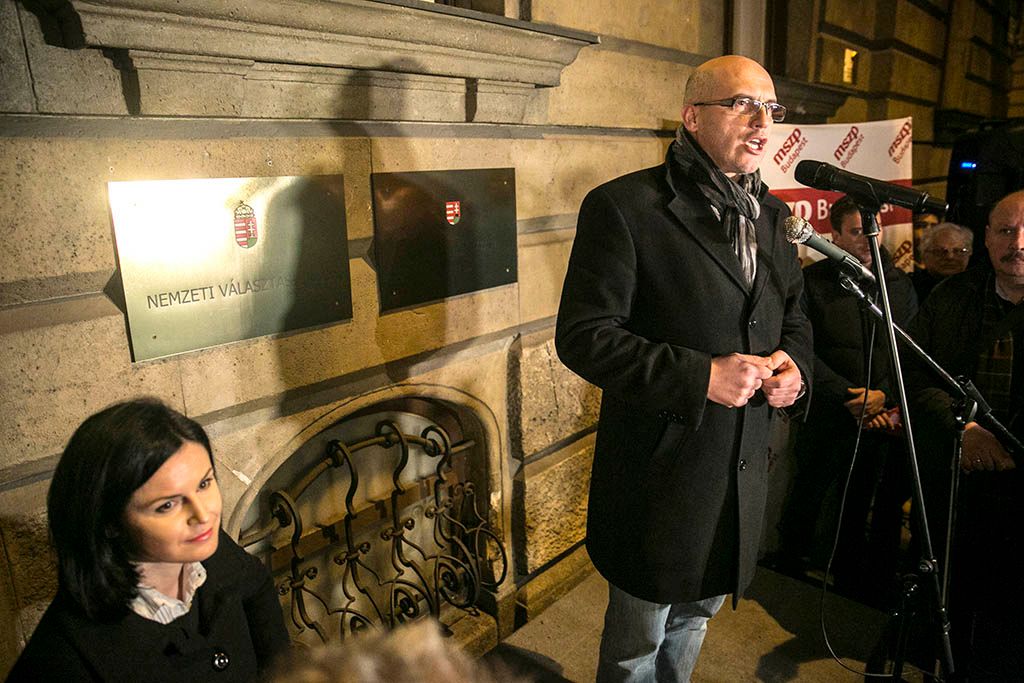 Tüntetést szerveztek az ellenzéki pártok a Nemzeti Választási Iroda székházánál történt incidens miatt 2016.02.23. Fotó:Horváth Péter Gyula