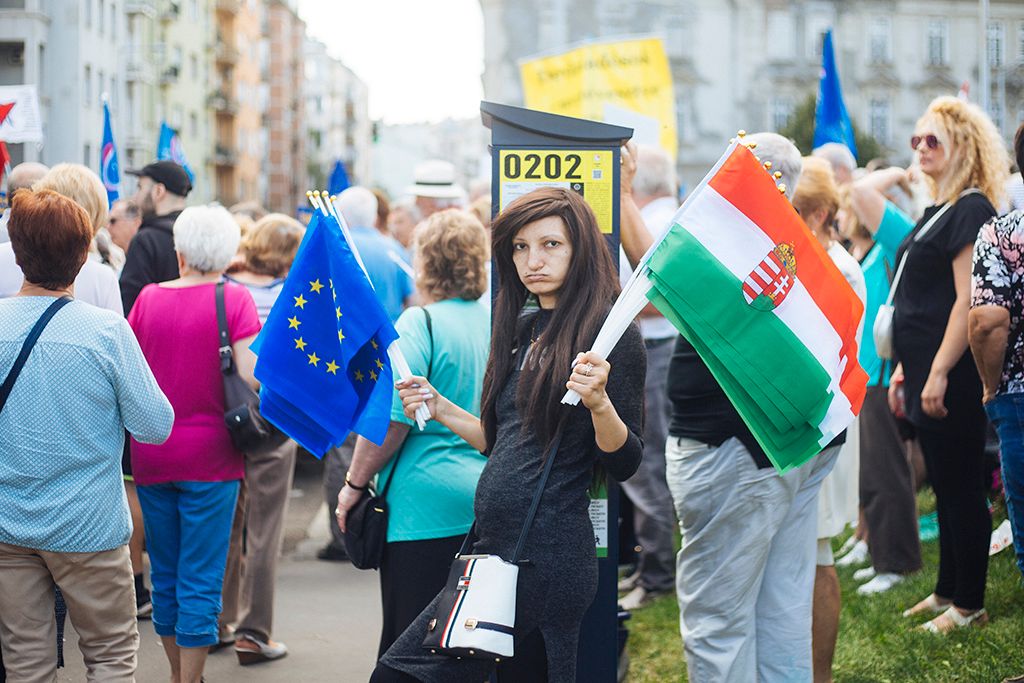 Vasárnap délután közösen tüntetett az MSZP, a DK és a Párbeszéd, az esemény apropója a Sargentini-jelentés, a három párt az esemény leírásában úgy fogalmazott "az európai Magyarországért a Sargentini-jelentést megszavazó összes ellenzéki párt" hirdetett tüntetést. Fotó: Horváth Péter Gyula