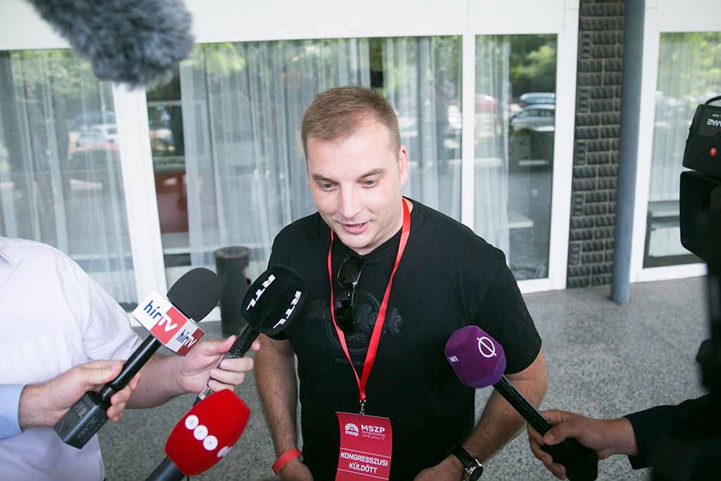 MSZP tagog érkeznek az  Magyar Szocialista Párt  tisztújító kongresszusára a Villányi úti konferenciaközpontba. Fotó: Horváth Péter Gyula