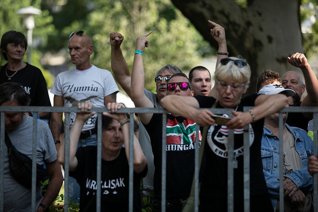 Budapest Pride ellen tüntetők az Erzsébet téren Fotó: Horváth Péter Gyula