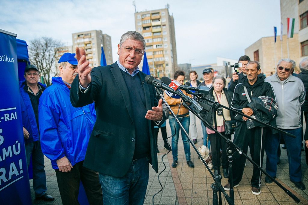 Gyurcsány Ferenc, a Demokratikus Koalíció elnöke, "Orbánnal nincs alku" elnevezésű választási kampány keretében országjárása huszonötödik állomásaként Csepelre látogatott,ahol utcafórumot tartott. Fotó: Horváth Péter Gyula