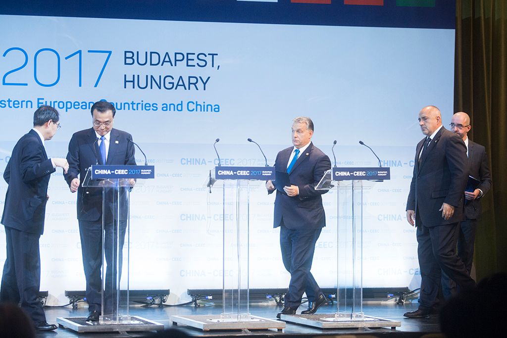 Li Ko-csiang kínai, Orbán Viktor magyar és Bojko Boriszov bolgár miniszterelnök  a Kína-Kelet-Közép-Európa csúcstalálkozón Fotó: Horváth Péter Gyula
