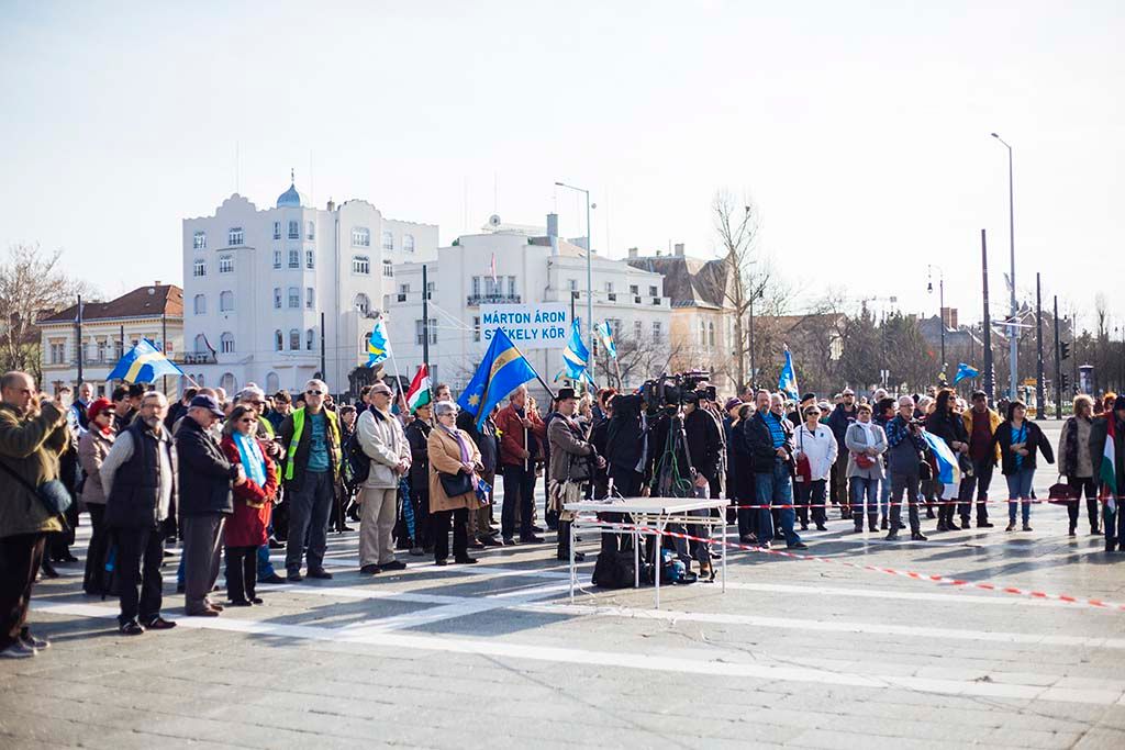 A székely szabadság napja alkalmából tartottak megemlékezést és tüntetés a Hősök terén. Beszédet mondott Pánczél Károly, Schiffer András  és György-Mózes Árpád Fotó: Horváth Péter Gyula