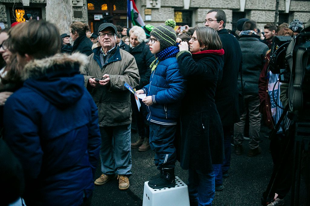 A Demonstrálj az oktatásért címmel a közösségi médiában meghirdetett tüntetés az Alkotmány utcában a Kossuth térnél 2018. január 19-én.Fotó: Horváth Péter Gyula