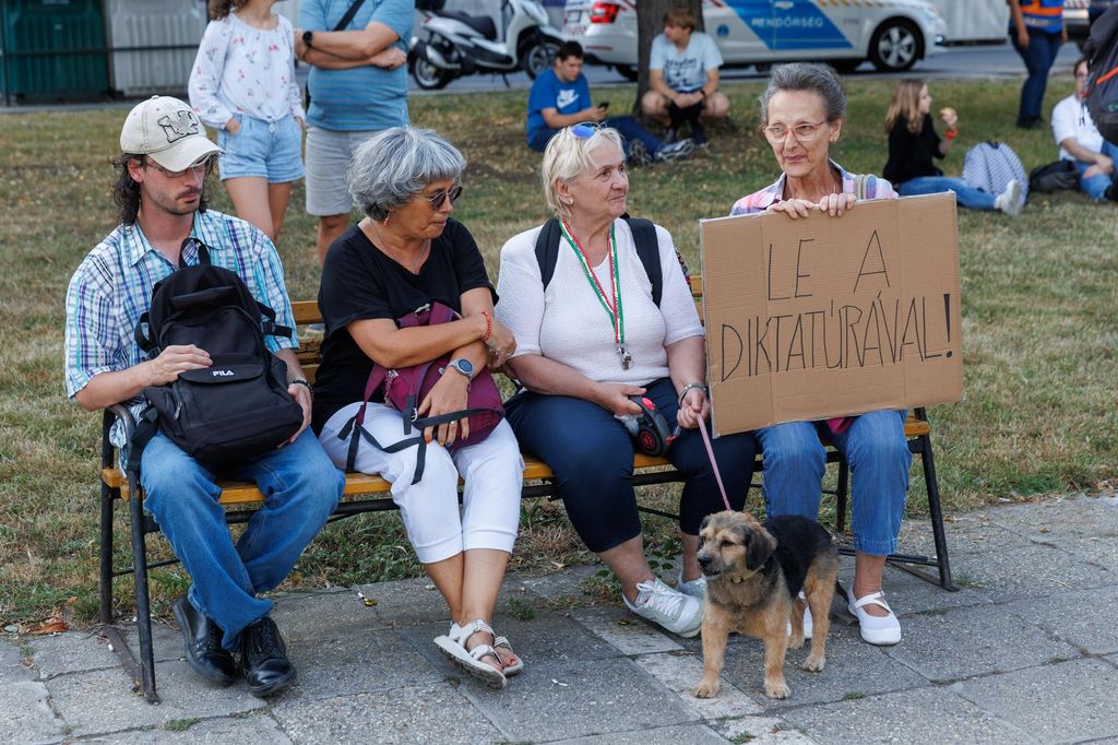 20230915 -- Tanár-diák tüntetés, hídfoglalás // fotó: Hatlaczki Balázs