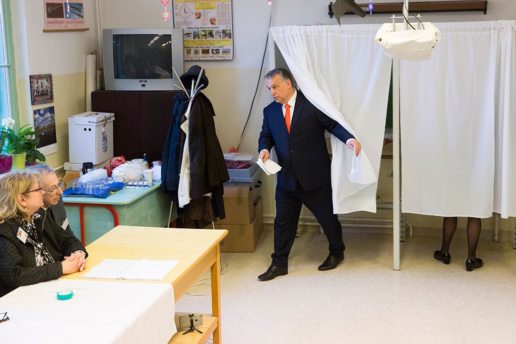 Már reggel elment szavazni Orbán Viktor miniszterelnök és felesége, Lévai Anikó. Fotó: Horváth Péter Gyula