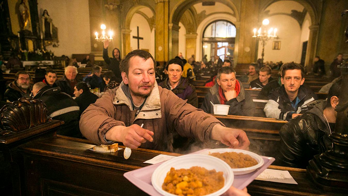 Szentmise azokról, akik az utcán éltek és haltak meg [GALÉRIÁVAL]