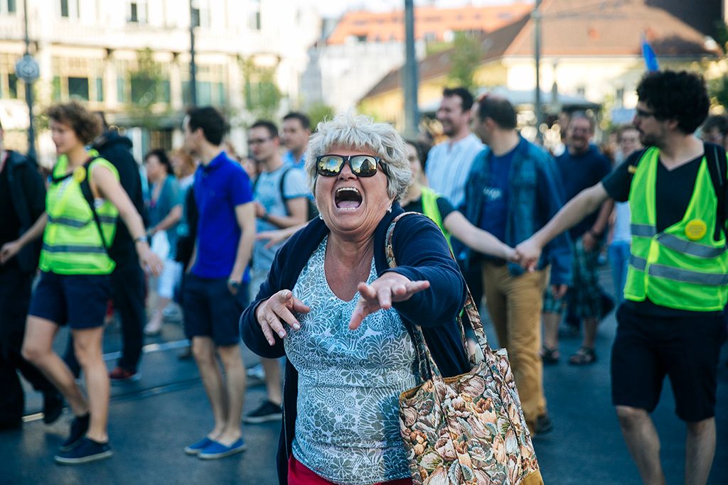 Nem maradunk csendben és az Oktatási Szabadságot Facebook-csoport Nem adjuk a jövőnk, itt maradunk! címmel megrendezett kormányellenes tüntetés Fotó: Horváth Péter Gyula