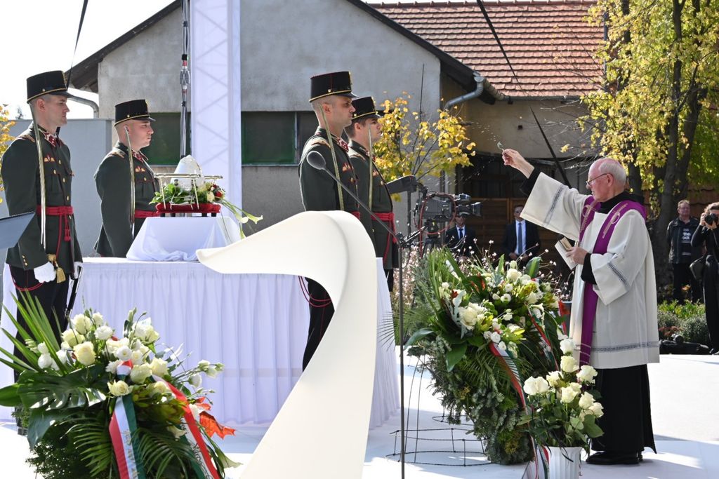 Wittner Mária temetése -- fotó -- Hatlaczki Balázs -- 60