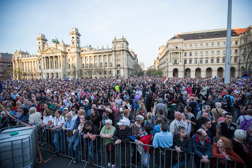 A Facebookon meghirdetett, ellenzéki pártok részvételével tartott demonstráció Budapesten Fotó: Horváth Péter Gyula