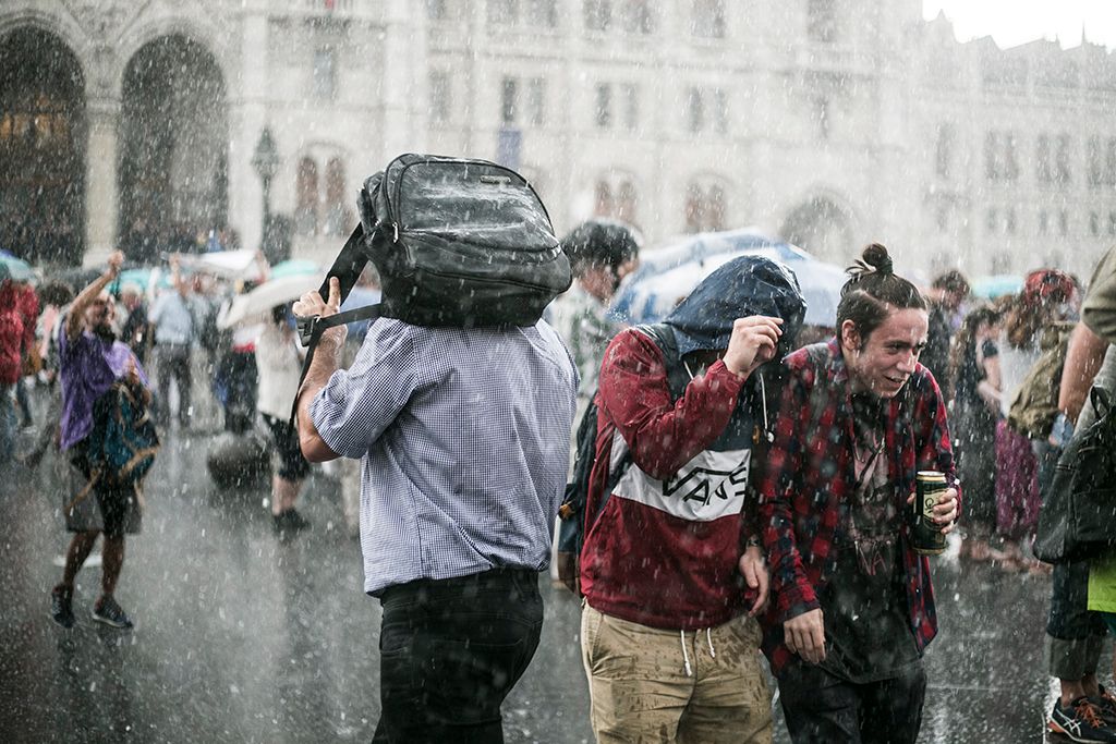 Résztvevők a 3.0 Mi vagyunk a többség - Tüntetés a demokráciáért! címmel meghirdetett demonstráción Budapesten, a Kossuth Lajos téren 2018. május 9-én. Fotó: Horváth Péter Gyula