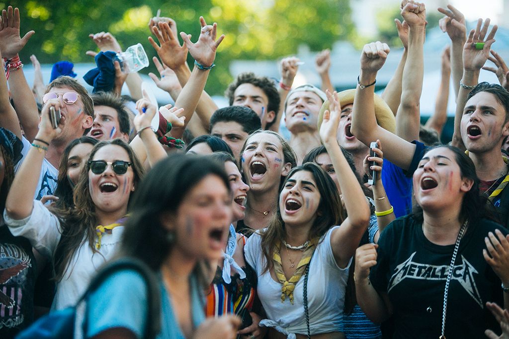 Budapest, 2018. július 15. Francia szurkolók az oroszországi labdarúgó-világbajnokság Franciaország - Horvátország döntőjének közvetítése alatt Budapesten, a Szabadság téren  Fotó: Horváth Péter Gyula