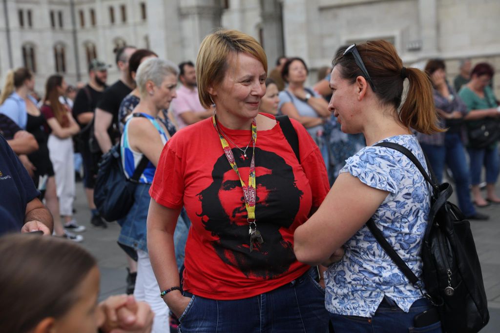 20230616 Tanár-diák tüntetés a státusztörvény ellen, kommunista póló, Che Guevara // Hatlaczki Balázs