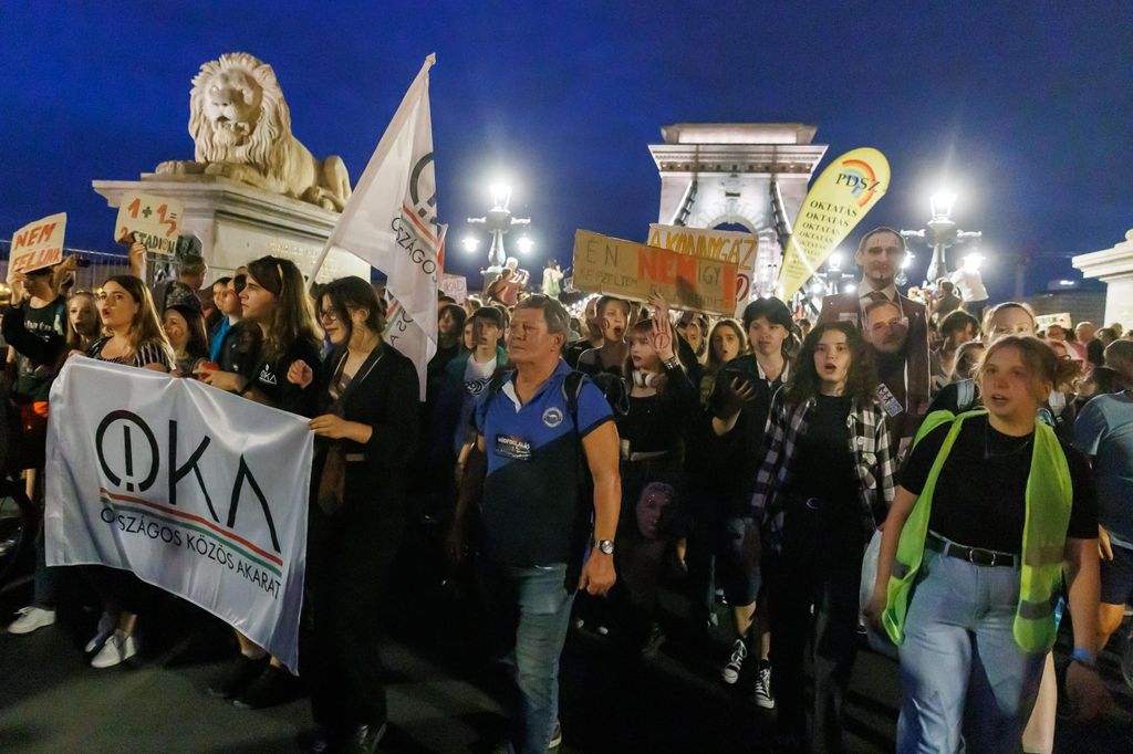 20230915 -- Tanár-diák tüntetés, hídfoglalás // fotó: Hatlaczki Balázs