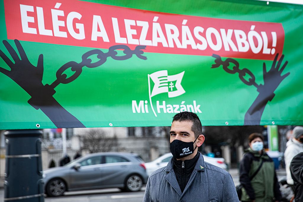 Novák Előd Tüntetnek a tömeges üzletnyitásért 9-HPGy