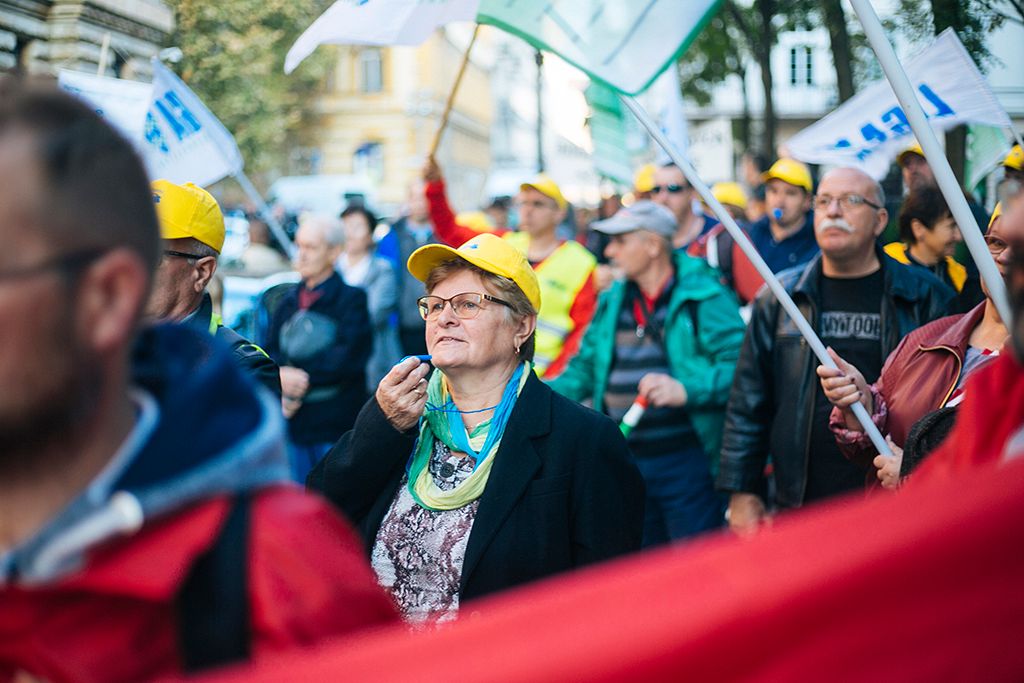 Szakszervezetek demonstrációja a Cafeteria visszaállításáért a Magyar Nemzeti Bank székháza előtt, a Szabadság téren 2018. november 6-án. Fotó: Horváth Péter Gyula / PS
