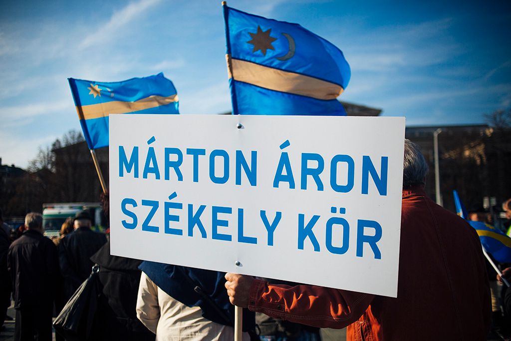 A székely szabadság napja alkalmából tartottak megemlékezést és tüntetés a Hősök terén. Beszédet mondott Pánczél Károly, Schiffer András  és György-Mózes Árpád Fotó: Horváth Péter Gyula
