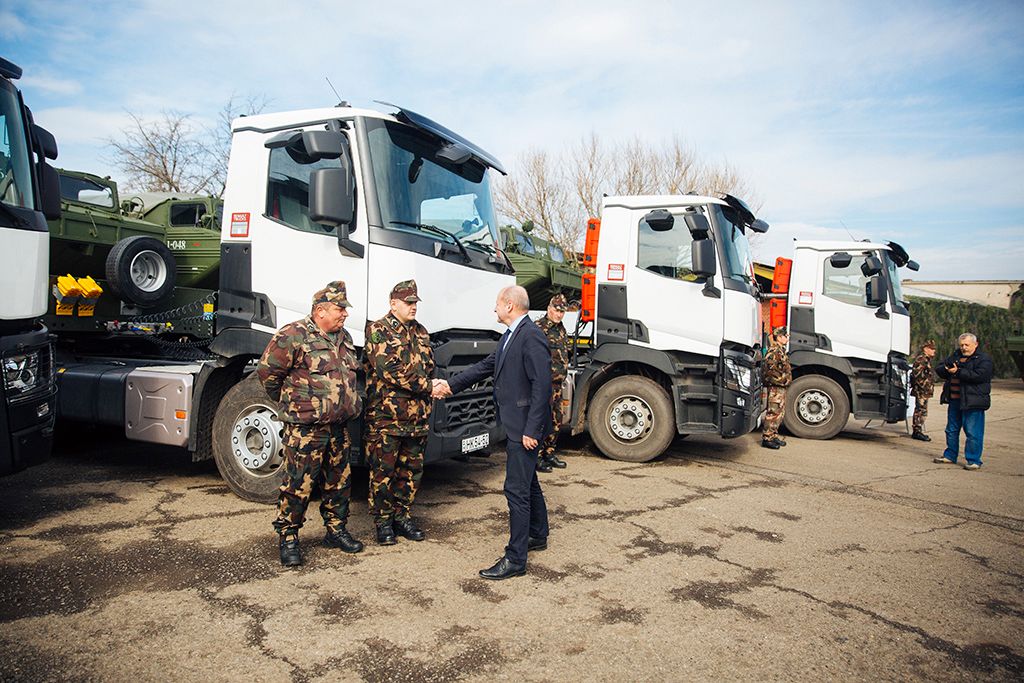 Kétmilliárd forintos beszerzés katasztrófavédelemre a Magyar Honvédség katasztrófavédelmi beavatkozási képességének fejlesztése érdekében, több mint kétmilliárd forint értékben beszerzett eszközök átadásán a Magyar Honvédség XVI. kerületi anyagellátó raktárbázisán Fotó: Horváth Péter Gyula