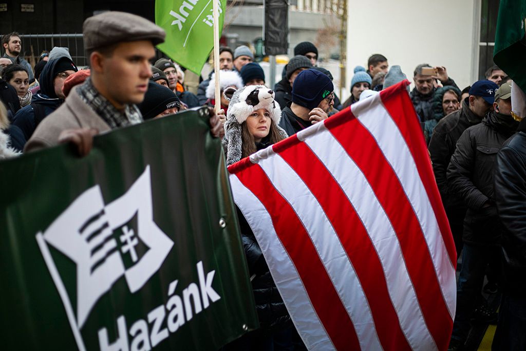 Tüntettek az oltásellenesek-utcán a Mi Hazánk 19-HPGy