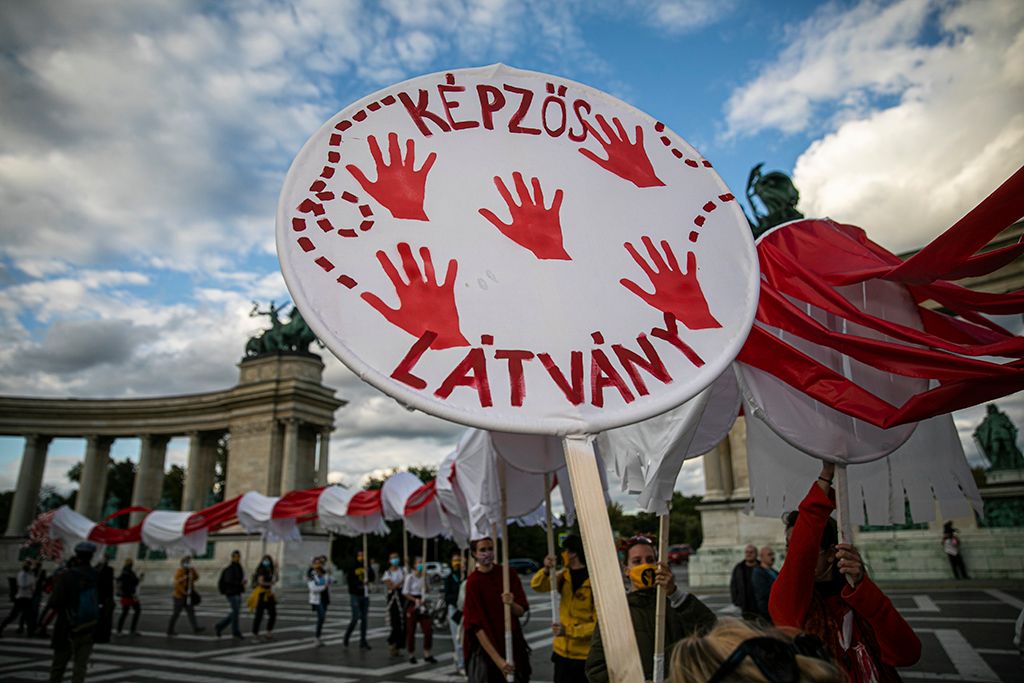 Karnevált szerveztek az SZFE autonómiájáért 11-HPGy