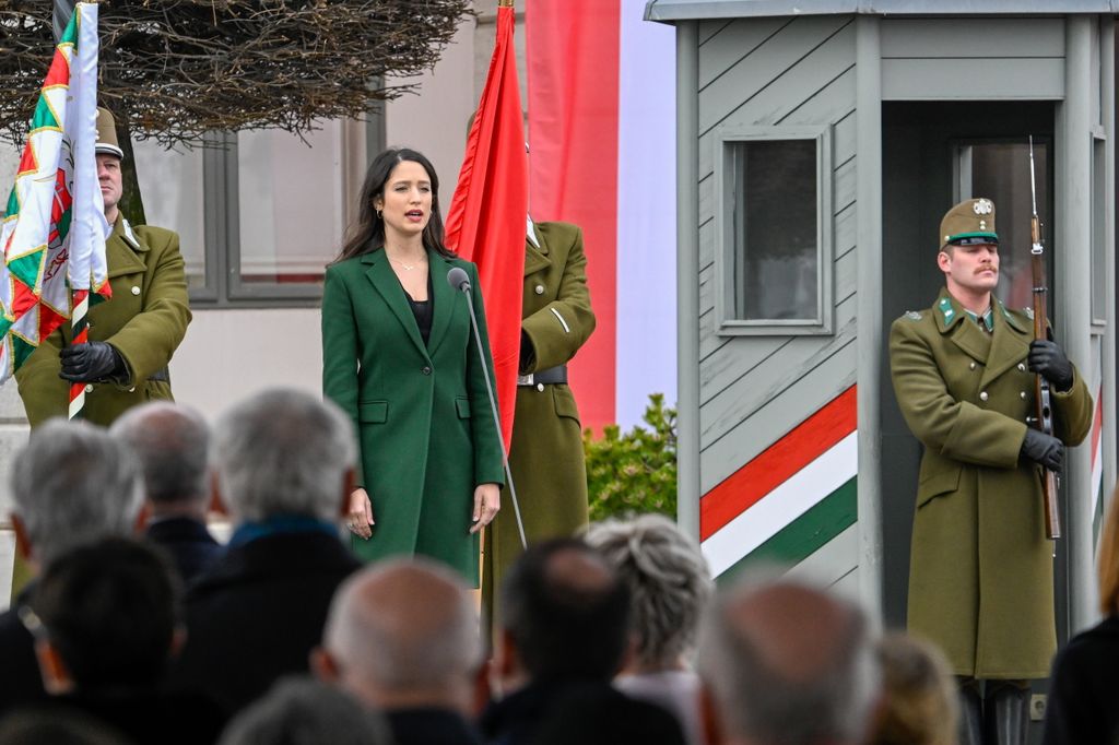 SULYOK Tamás; KACSÓ  Hanga