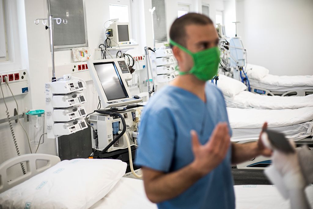 150 beteg befogadására alkalmas mobil járványügyi kórház a Kiskunhalasi Országos Büntetés-végrehajtási Intézet területén 7-HPGy