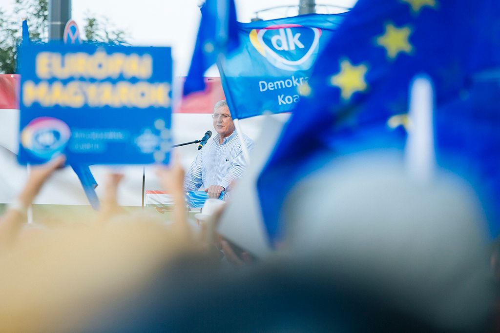 Vasárnap délután közösen tüntetett az MSZP, a DK és a Párbeszéd, az esemény apropója a Sargentini-jelentés, a három párt az esemény leírásában úgy fogalmazott "az európai Magyarországért a Sargentini-jelentést megszavazó összes ellenzéki párt" hirdetett tüntetést. Fotó: Horváth Péter Gyula