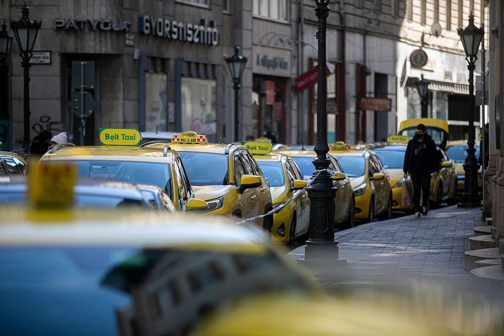 Taxis demonstráció Budapesten a városháza előtt 2-HPGy