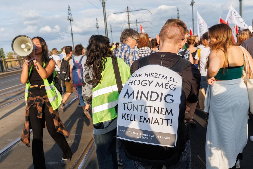 20230915 -- Tanár-diák tüntetés, hídfoglalás // fotó: Hatlaczki Balázs