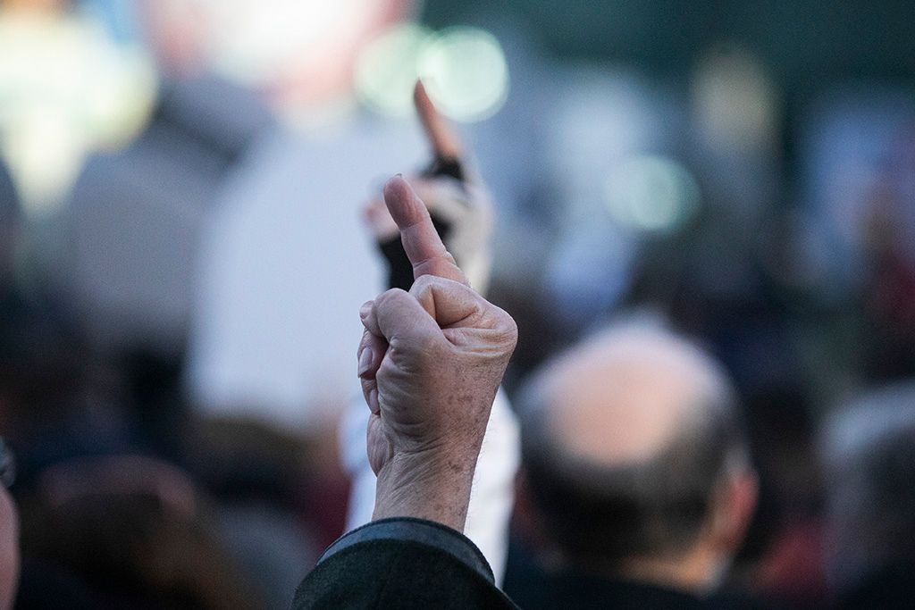 Tüntet az ellenzék az MTVA székháza előtt a közmédia ellen 11-HPGy