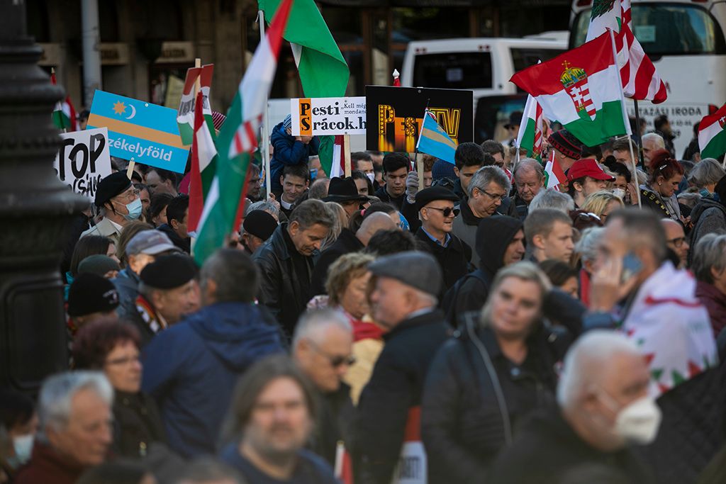 Hatalmas tömeg a Békemeneten 30-HPGy
