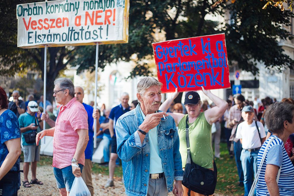 Vasárnap délután közösen tüntetett az MSZP, a DK és a Párbeszéd, az esemény apropója a Sargentini-jelentés, a három párt az esemény leírásában úgy fogalmazott "az európai Magyarországért a Sargentini-jelentést megszavazó összes ellenzéki párt" hirdetett tüntetést. Fotó: Horváth Péter Gyula