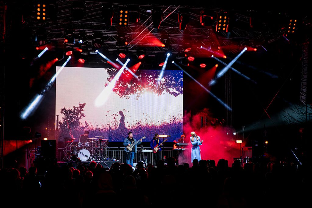 Ingyenes Ünnepi Koncert a Terror Háza Múzeum előtt Radics Gigi koncert 2-HPGy