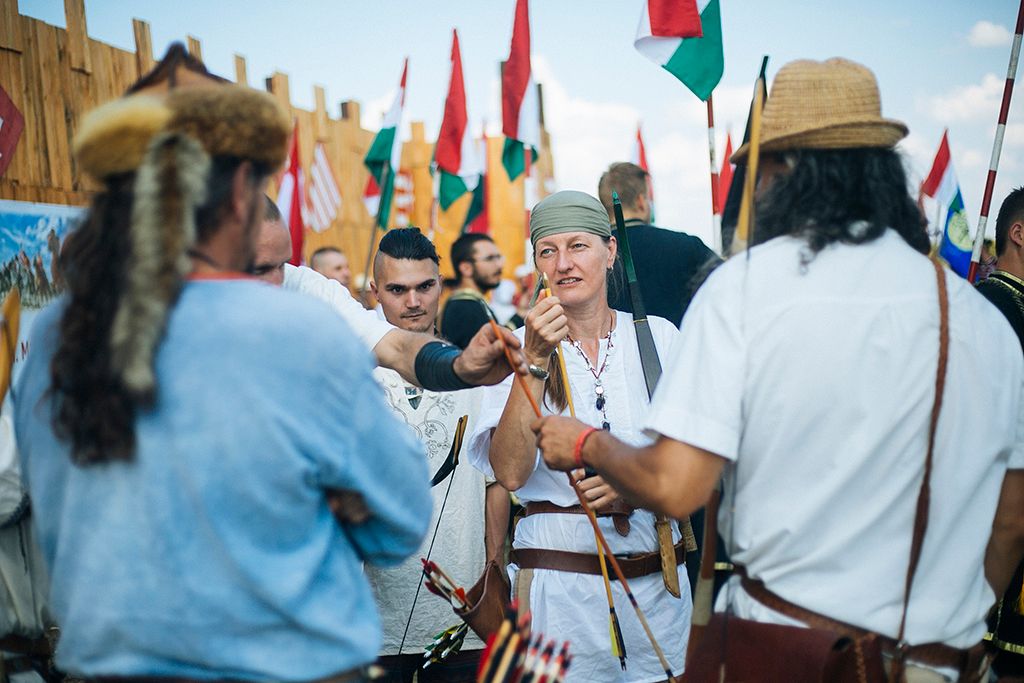 Ópusztaszer a magyarság számára egy fontos gyülekezőhely. Anonymus leírása szerint Árpád vezér és nemesei 34 napot töltöttek a környéken, ahol megállapították az ország törvényeit, vagyis szerét ejtették az ország dolgainak - Megtartották a Magyarok Országos Gyűlésént Ópusztaszeren Fotó: Horváth Péter Gyula