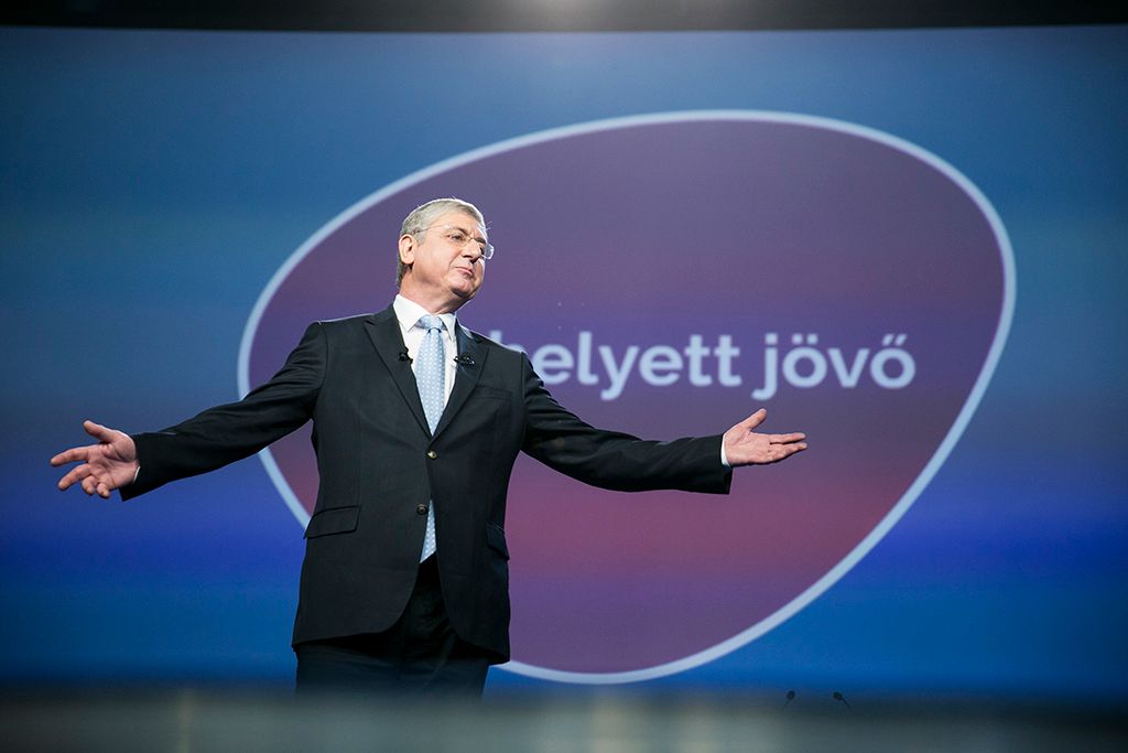 Gyurcsány Ferenc, a Demokratikus Koalíció elnöke, volt szocialista miniszterelnök beszédet mond a párt tisztújító kongresszusán a fővárosi Millenárison 2017. március 4-én.Fotó: Horváth Péter Gyula
