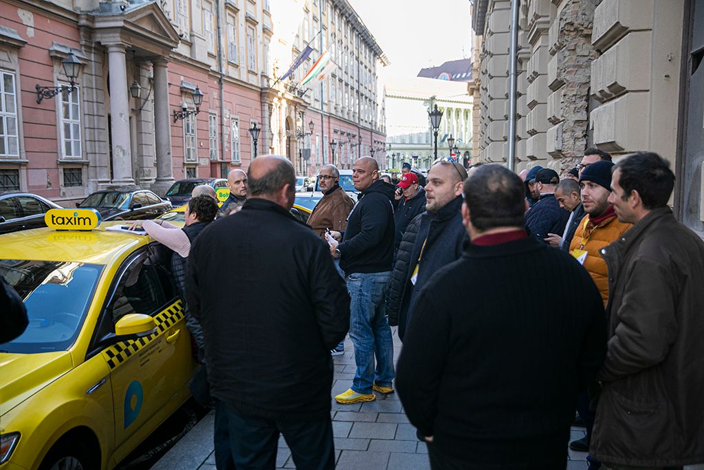 Taxis demonstráció Budapesten a városháza előtt 5-HPGy