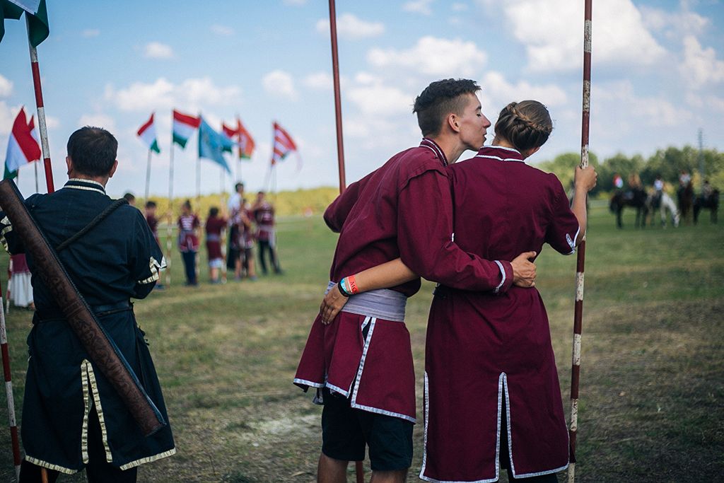 Ópusztaszer a magyarság számára egy fontos gyülekezőhely. Anonymus leírása szerint Árpád vezér és nemesei 34 napot töltöttek a környéken, ahol megállapították az ország törvényeit, vagyis szerét ejtették az ország dolgainak - Megtartották a Magyarok Országos Gyűlésént Ópusztaszeren Fotó: Horváth Péter Gyula